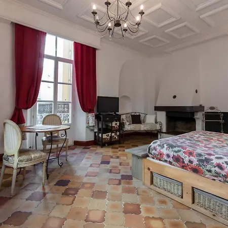 Typical 2 Bedrooms Apartment Old Town, 80M² Daire