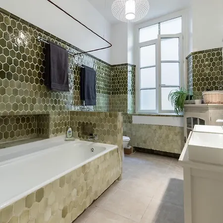 Typical 2 Bedrooms Apartment Old Town, 80M² *
