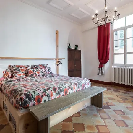 Typical 2 Bedrooms Apartment Old Town, 80M² Nice