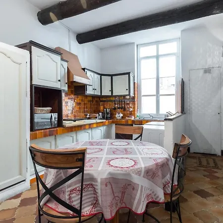 Typical 2 Bedrooms Apartment Old Town, 80M² Nice