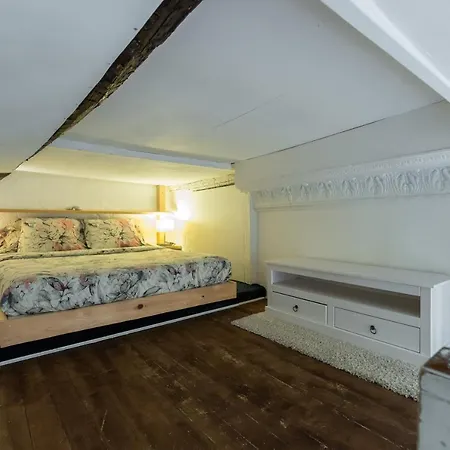 Typical 2 Bedrooms Apartment Old Town, 80M²